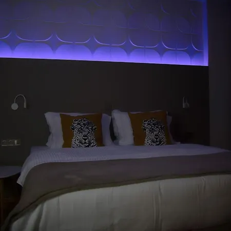 4 Travelers Together 아파트